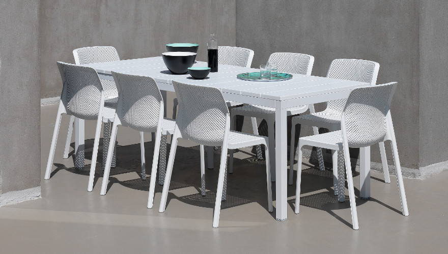 Conjunto mesa y sillas en color blanco